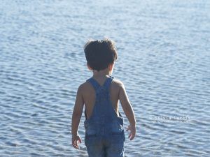 fotografía familiar Madrid, fotos de familia naturales, fotos en el campo, sesiones de familia en exteriores, fotografía de familia Moralzarzal