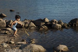 fotografía familiar Madrid, fotos de familia naturales, fotos en el campo, sesiones de familia en exteriores, fotografía de familia Moralzarzal