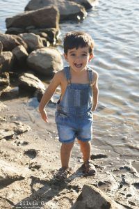 fotografía familiar Madrid, fotos de familia naturales, fotos en el campo, sesiones de familia en exteriores, fotografía de familia Moralzarzal