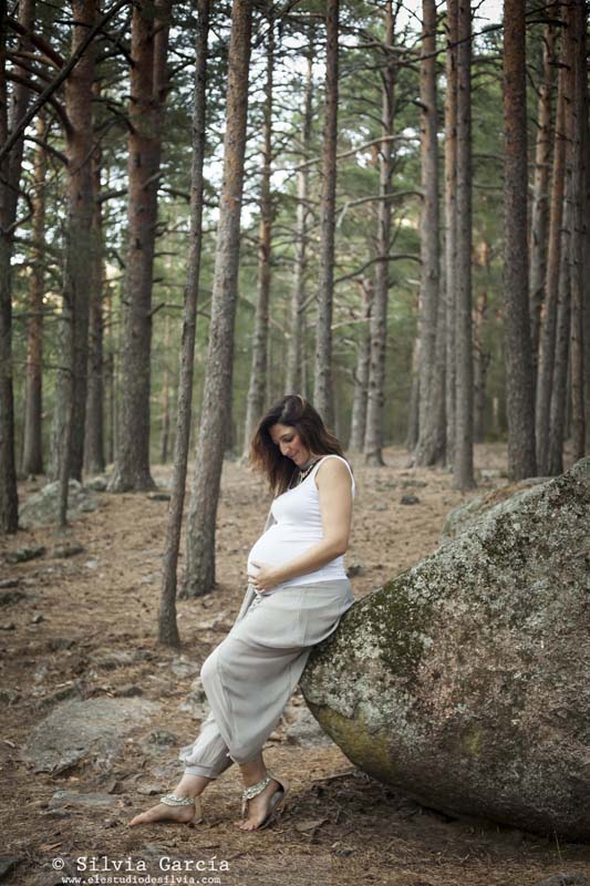 fotografia de embarazo exteriores, sesion de embarazo, fotos premama, sesion de exteriores Sierra de Guadarrama, fotos de embarazo en el campo, sesiones en la Sierra de Guadarrama