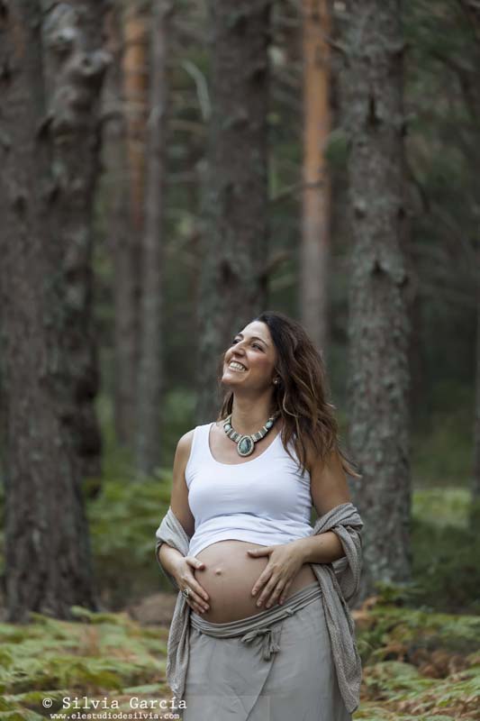 sesión de embarazo en la Sierra de Guadarrama, fotos premama Madrid, sesion en exteriores, fotografo Moralzarzal, fotografo Sierra de Madrid, fotos de embarazada en el campo, sesiones en la Sierra de Guadarrama
