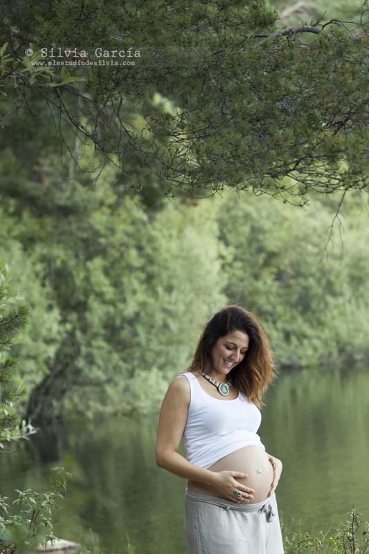 sesión de embarazo en la Sierra de Guadarrama, fotos premama Madrid, sesion en exteriores, fotografo Moralzarzal, fotografo Sierra de Madrid, fotos de embarazada en el campo, sesiones en la Sierra de Guadarrama