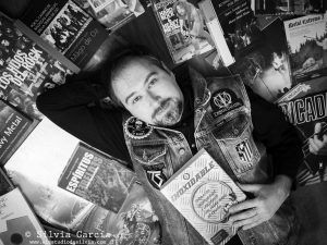 fotografía de retrato, retrato masculino, Fernando Galicia Poblet, Inoxidable, Heavy Metal español, Heavy Metal, libros de rock, fotos de retrato, retratos Heavy Metal