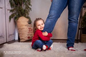 sesiones de Navidad, mini sesiones de Navidad, Navidad 2018, fotografía natural, christmas photos, reportaje de NAvidad, fotos de Navidad, Moralzarzal, fotografía infantil Moralzarzal, Fotografía familiar Madrid, fotos de familia naturales, Feliz 2019 Moralzarzal