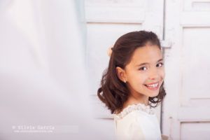Primera Comunión fotógrafo, fotografía Primera Comunión, reportaje de Comunión, Comuniones 2020, vestido de Comunión, fotografía infantil, fotografía natural, fotografo Moralzarzal, Sierra de Guadarrama
