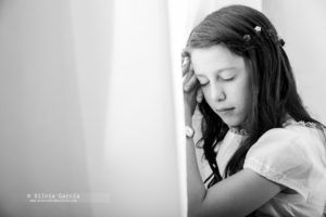 Primera Comunión fotógrafo, fotografía Primera Comunión, reportaje de Comunión, Comuniones 2020, vestido de Comunión, fotografía infantil, fotografía natural, fotografo Moralzarzal, Sierra de Guadarrama