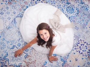 Primera Comunión fotógrafo, fotografía Primera Comunión, reportaje de Comunión, Comuniones 2020, vestido de Comunión, fotografía infantil, fotografía natural, fotografo Moralzarzal, Sierra de Guadarrama