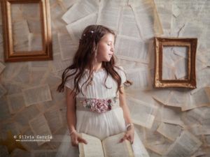 Primera Comunión fotógrafo, fotografía Primera Comunión, reportaje de Comunión, Comuniones 2020, vestido de Comunión, fotografía infantil, fotografía natural, fotografo Moralzarzal, Sierra de Guadarrama