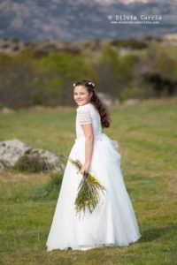 fotos en el campo, sesiones de campo, sesiones en exteriores, comuniones divertidas, fotos de comuniones diferentes, fotos comunión originales, fotos comunión Madrid, primera comunión 2018, comuniones 2019, fotografia primera comunión Madrid, comuniones Moralzarzal, fotos de comunion Collado Villalba, fotografia comuniones Alpedrete, fotografo infantil, estudio fotografico MoralzarzalMoralzarzal, fotografo Sierra de Guadarrama, reportaje de primera comunion Sierra de Madrid