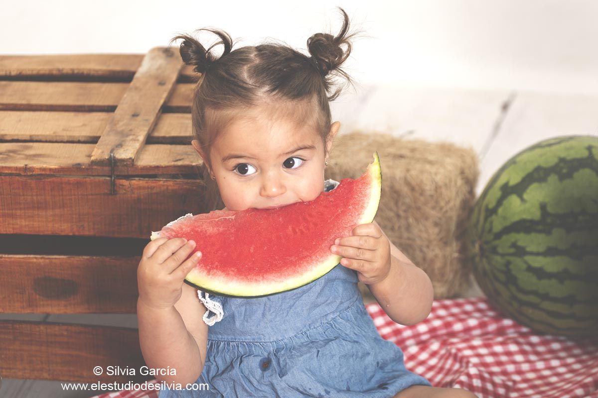 sesiones de verano, decorado de verano, sandia, mini sesión, fotografía infantil, sierra de guadarrama, moralzarzal