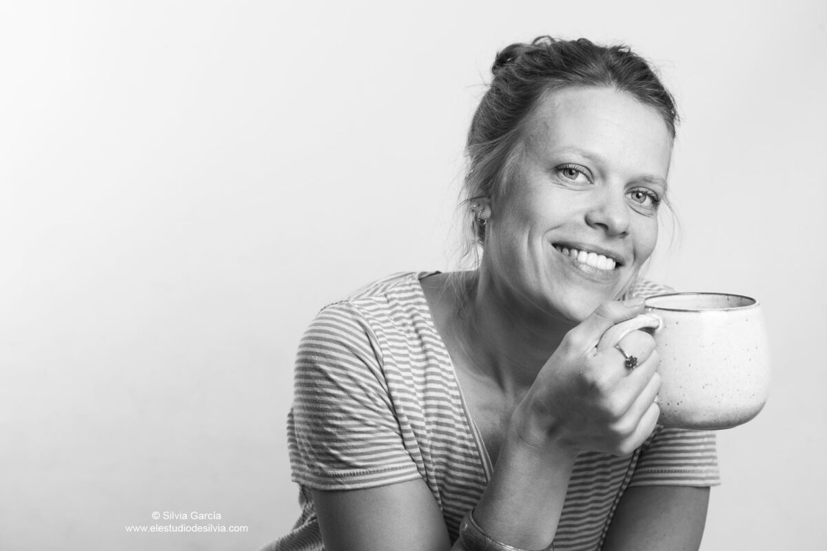 retrato profesional, en femenino, blanco y negro,